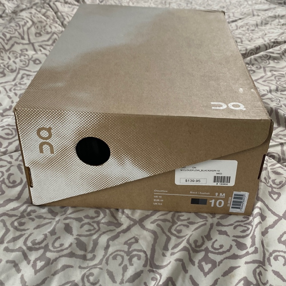 ON Cloudflow black and asphalt brand new, never worn mens sneakers size 10